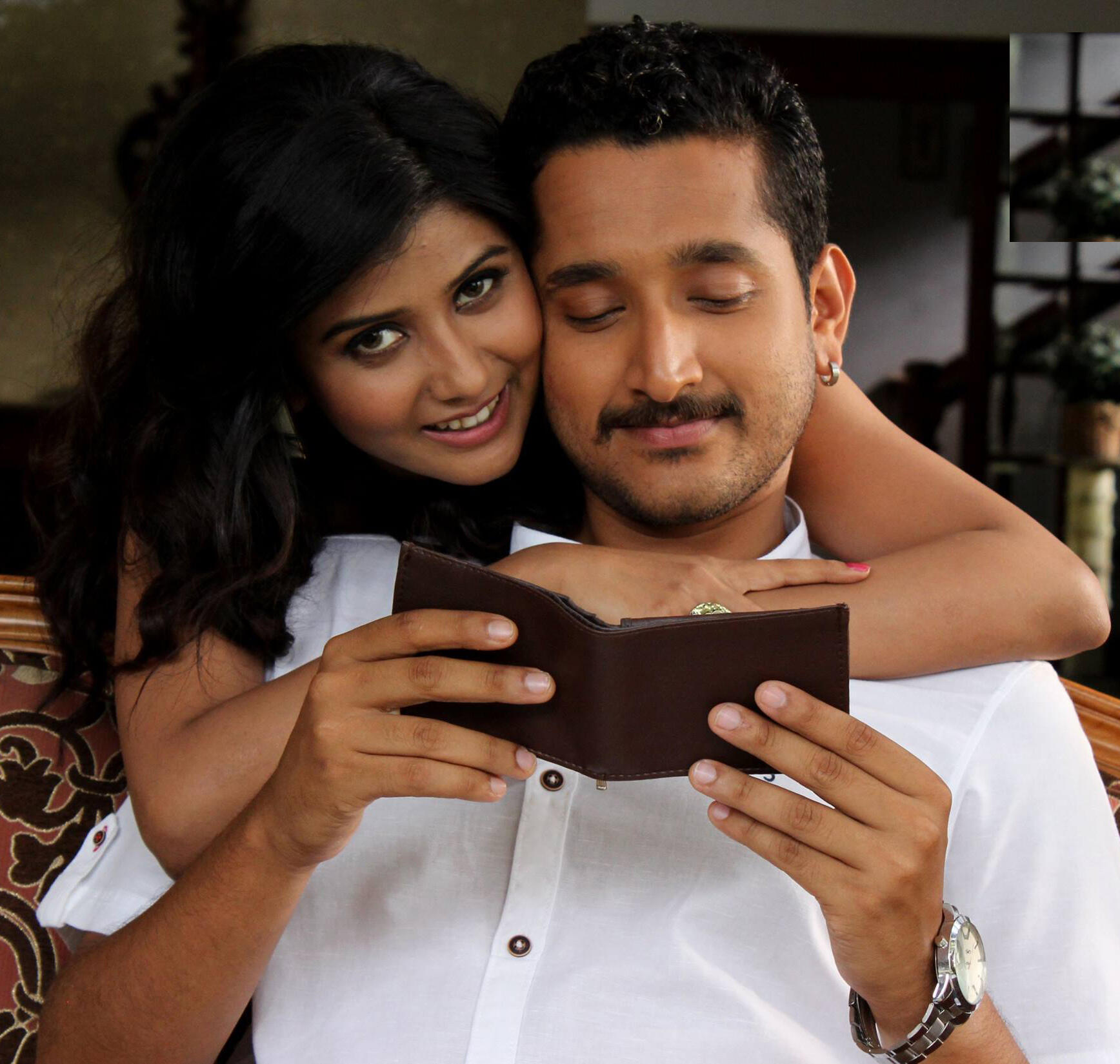 Glamour Movie Review {2.5/5}: Critic Review of Glamour by 