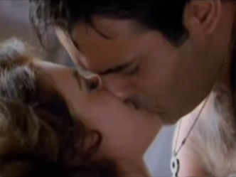 Naqaab: Hot bed scene - Times of India Videos