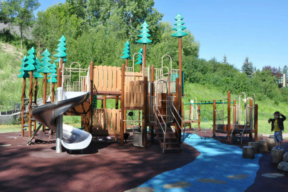 Cliff Bungalow Community Centre Playground