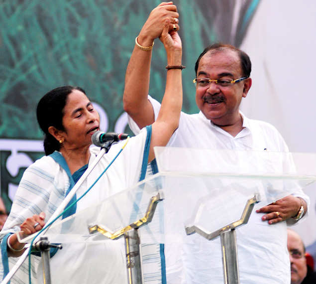 Mamata Banerjee (L) with Sovan Chatterjee. (TOI photo by Kaushik Roy)