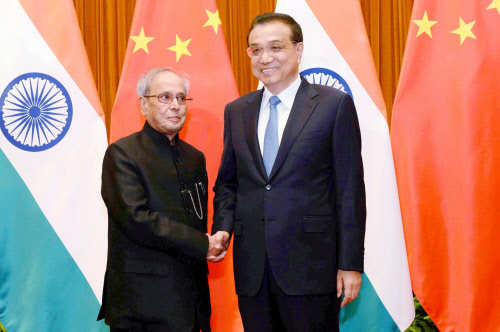 President Pranab Mukherjee with Chinese Premier Li Keqiang at a meeting at Great Hall of the People in Beijing on Thursday. (PTI photo)