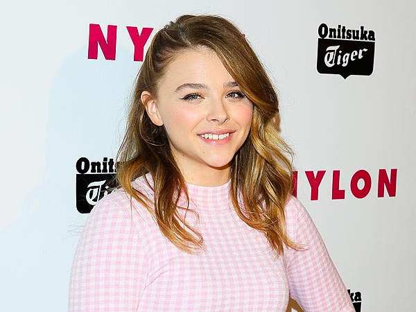 How did Chloe Grace Moretz cope with the paparazzi harassment she faced as  a child star? - Quora