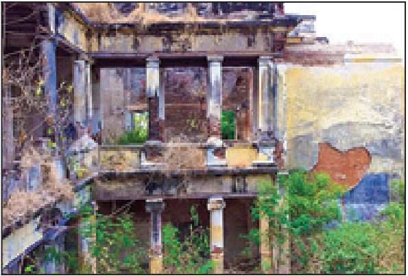 Sathyavijayanagaram palace in Arni in ruins.