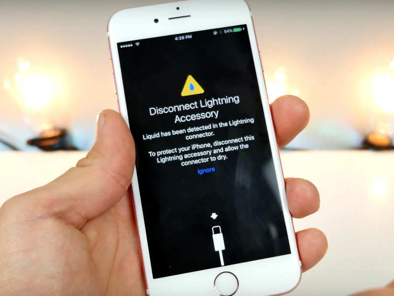 The new beta releases of iOS 10 alerts users about moisture or liquid inside Lightning port. (Image: Everything Apple Pro, YouTube)