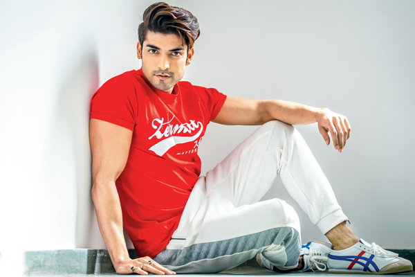 Gurmeet Choudhary thanks fans for 200 k followers on Twitter - Times of  India