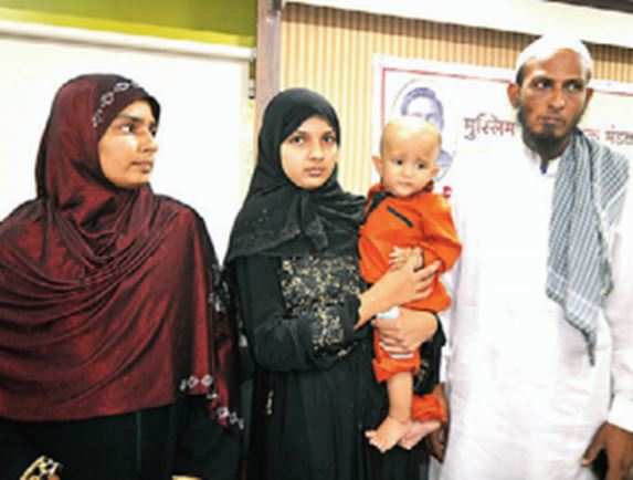 Arshiya (centre) with her son and parents. Her husband discontinued their relationship by writing ‘talaq’ thrice on a piece of paper.