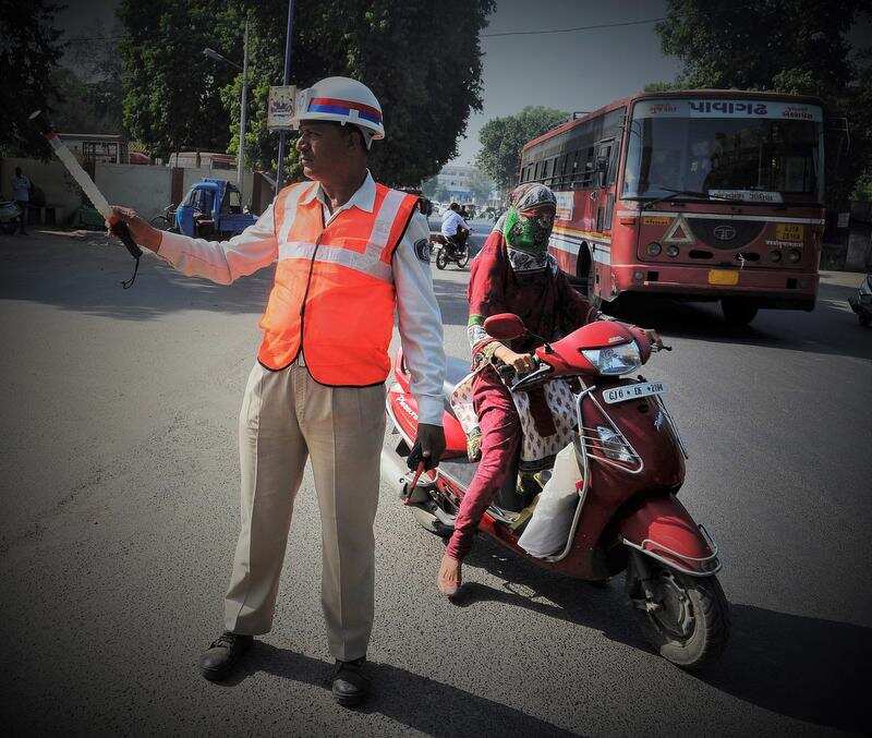 Traffic cops get reflector jackets 
