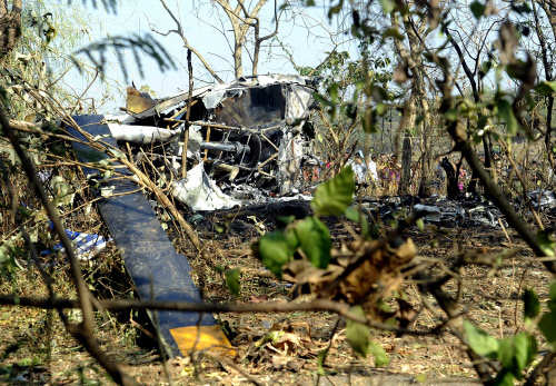 ‘Joyride’ copter crashes in north Mumbai: Pilot dead, 3 injured
