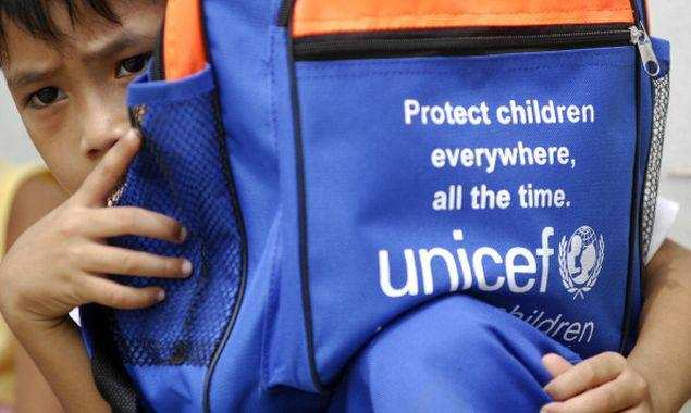A child holds a bag donated by Unicef. (Getty Images photo)