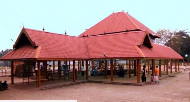  Lakhs of devotees visited Thiruvairanikulam Mahadeva Temple in Kalady since the Nadathurappu festival started nine days ago.