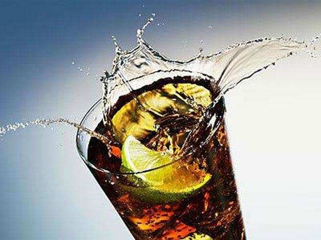 Leading hotel chains and foodies in Coimbatore have joined youngsters who demand a ban on Coco Cola and Pepsi. 