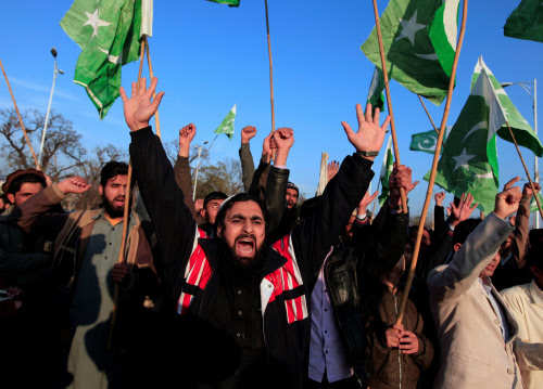Supporters of Jamaat-ud-Dawa chant slogans to condemn the house arrest of Hafiz Muhammad Saeed, during a demonstration in Islamabad (Reuters photo)