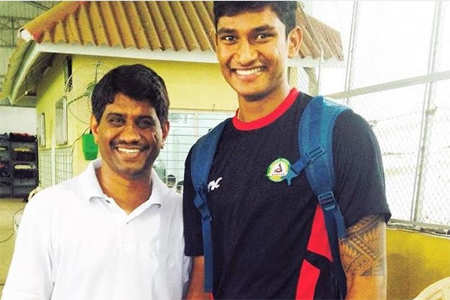 Apoorv Wankhede with his former Under-19 coach and mentor Sulakshan Kulkarni. (TOI Photo)