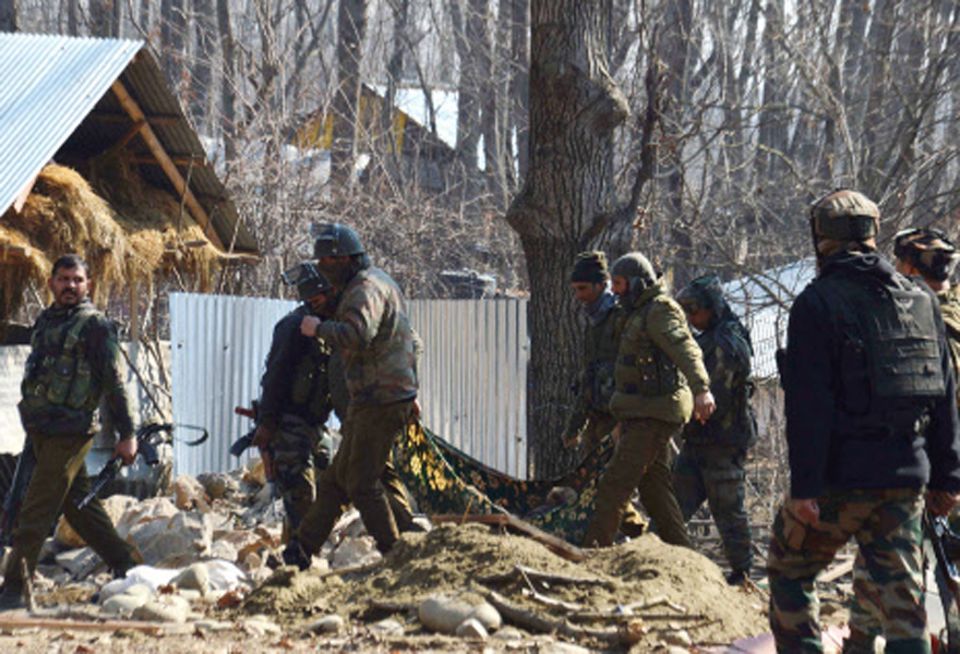 Kashmir valley encounter leaves 2 soldiers, 4 militants and 2 civilians dead