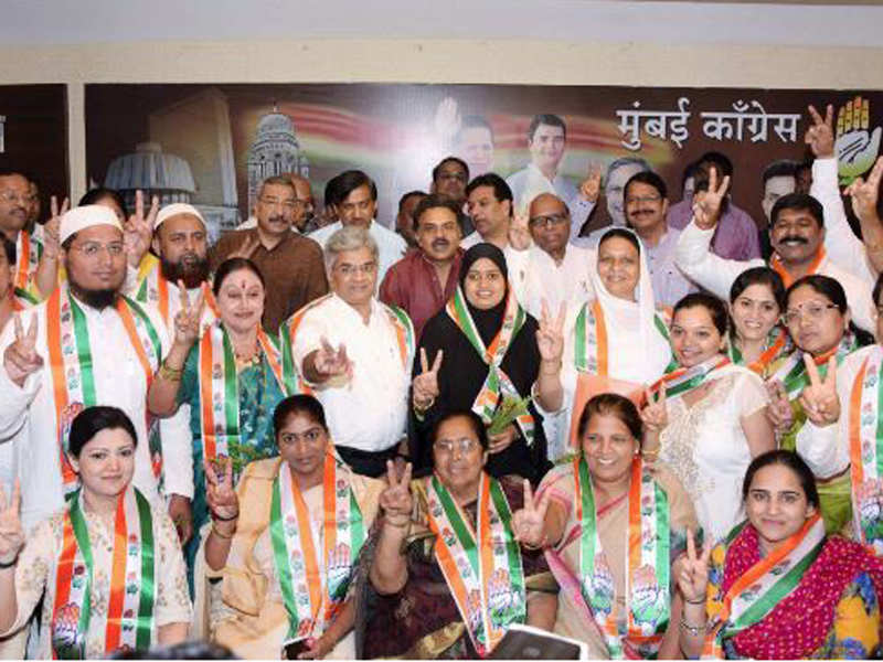 Mumbai Congress president Sanjay Nirupam along with candidates who won in the BMC polls at the Mumbai Congress Rajiv Gandhi Bhavan on Saturday. (PTI Photo)