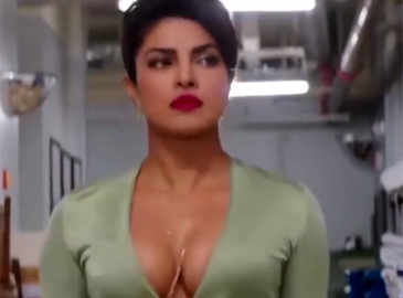 Priyanka Marathi Xxx Video - Priyanka Chopra upset with 'Baywatch' trailer | English Movie News -  Hollywood - Times of India