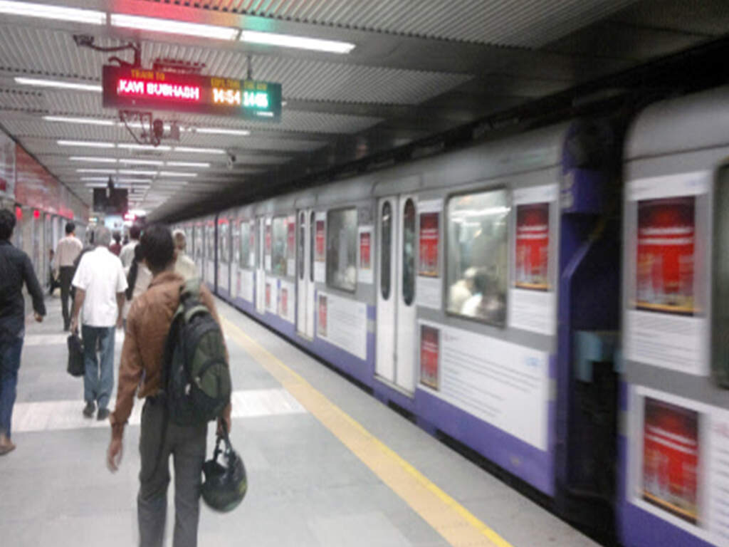 Twin suicide attempts stall metro services | Kolkata News - Times of India
