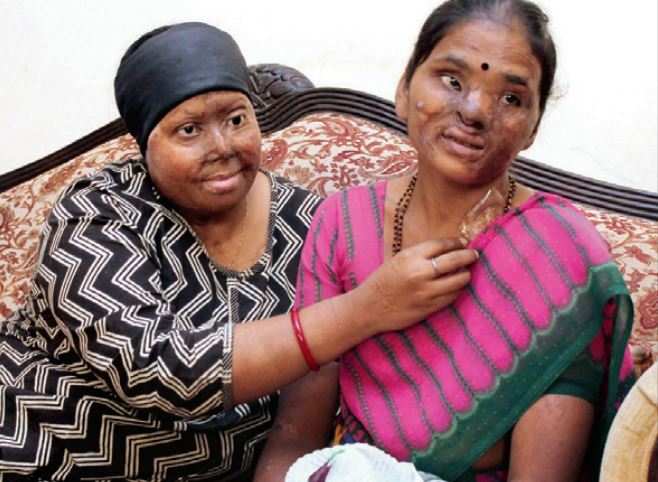Pragya Singh(L), founder of Atijeevan Foundation, with Akkayamma who was attacked with acid by her husband in 2014
