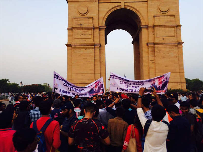 Nation pays tribute to Lt Ummer Fayaz as thousands take out candlelight march at India Gate