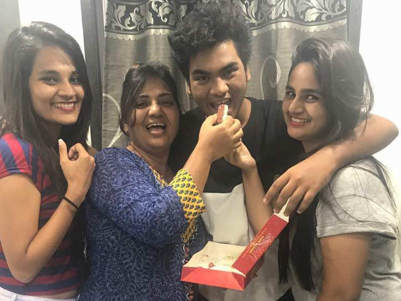 Taarak Mehta Ka Ooltah Chashmah: Taarak Mehta's Gogi aka Samay Shah passes  10th grade with flying colours - Times of India