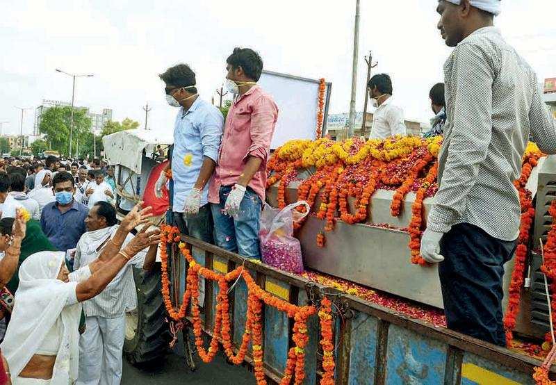 Relatives perform last rites of Ketan Patel on Sunday