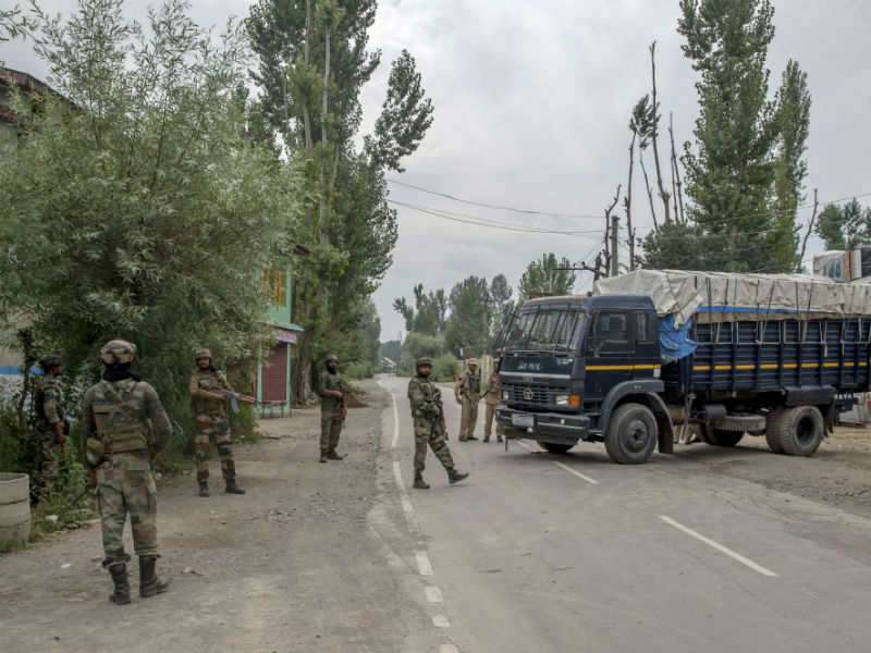 8 security men martyred as terrorists attack police complex in J&K's Pulwama