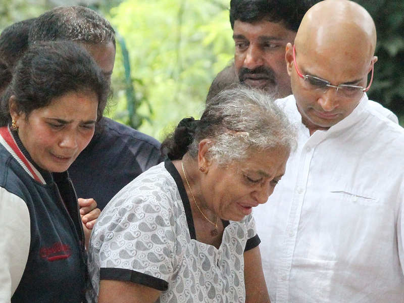 Mother Indira Lankesh, Sister Kavita Lankesh and brother Indrajit Lankesh.