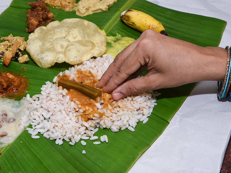 7-benefits-of-eating-with-your-hands-lessons-from-india-little-bites