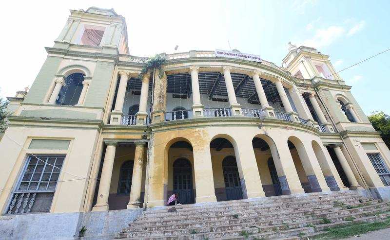 Maharajas PU College, which is a heritage structure, will get a new lease of life as funds are sanctioned for its renovation