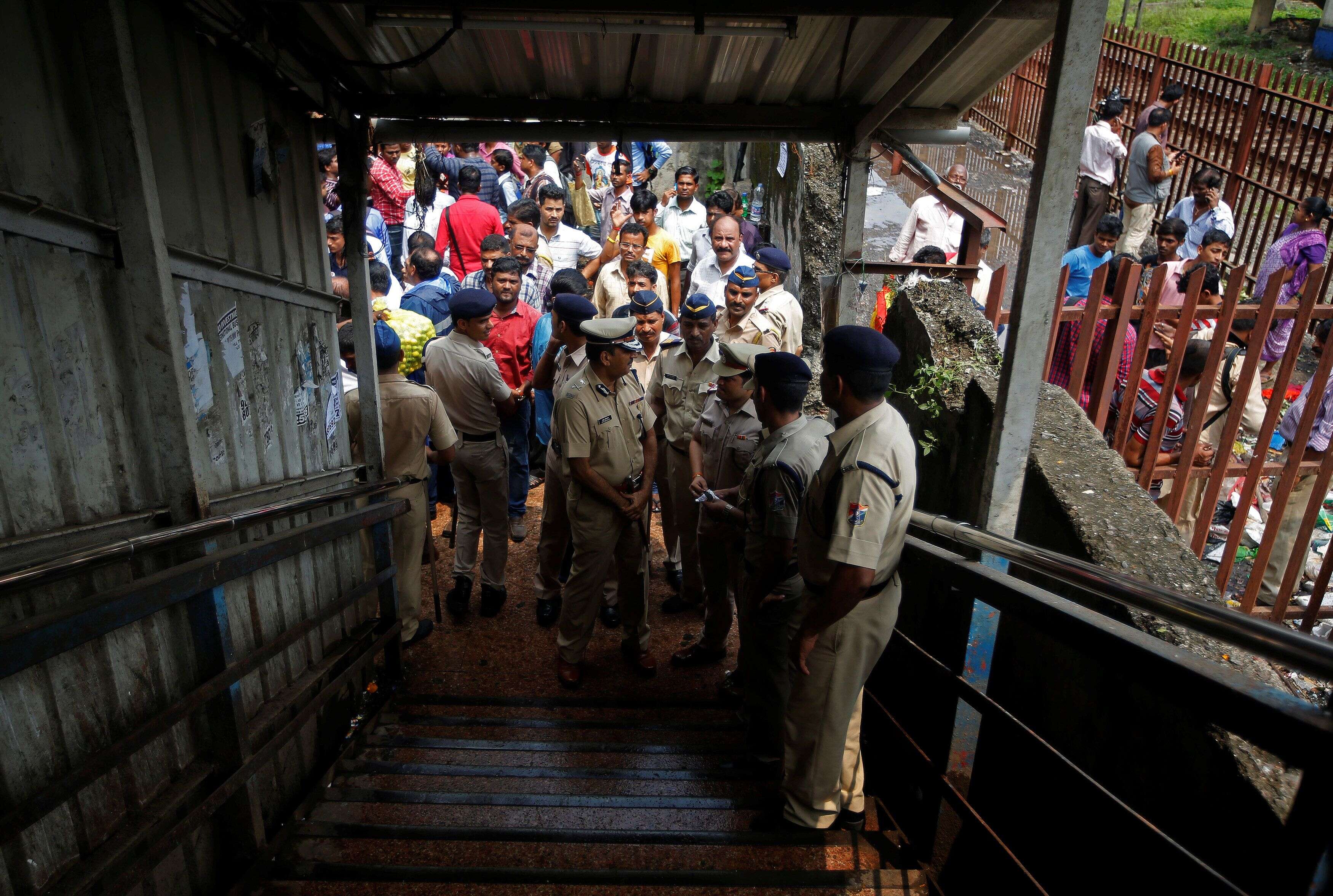Elphinstone Stampede Live News 22 people dead in the stampede at