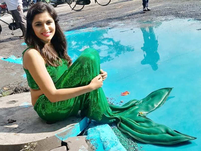 Bengaluru Mermaid Pothole Problem How This Mermaid Draws Civic Bodies Attention In Bengaluru