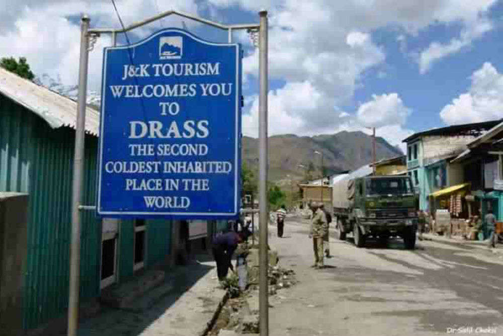 Traversing through Dras, the coldest inhabited town in India