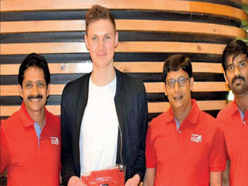 Viktor Axelsen with My Game Stat founders Sunil Kumar (extreme left), Senthil Kumaran (2nd from right) and Ashok B.