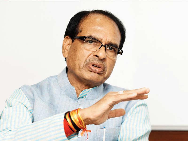 Shivraj Singh Chouhan: Police comes with arrest warrant, minister absconds: Congress