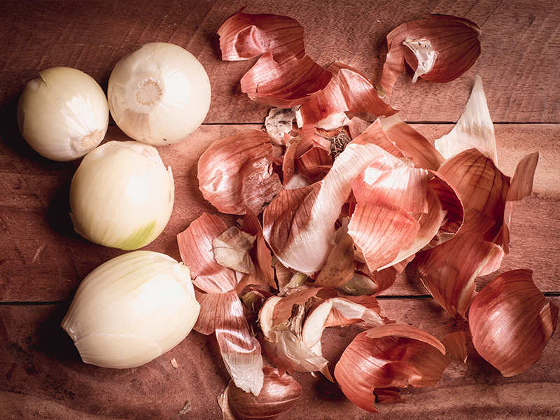 7 Unusual uses of onion peels that will surprise you