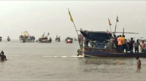 Three students drown, 32 rescued after boat capsizes in Maharashtra - Times of India