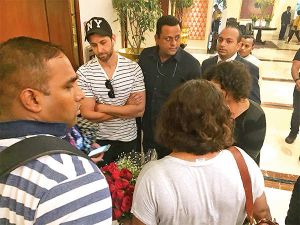 Hrithik Roshan while checking into a hotel in Varanasi on Friday afternoon (BCCL/ Arvind Kumar)