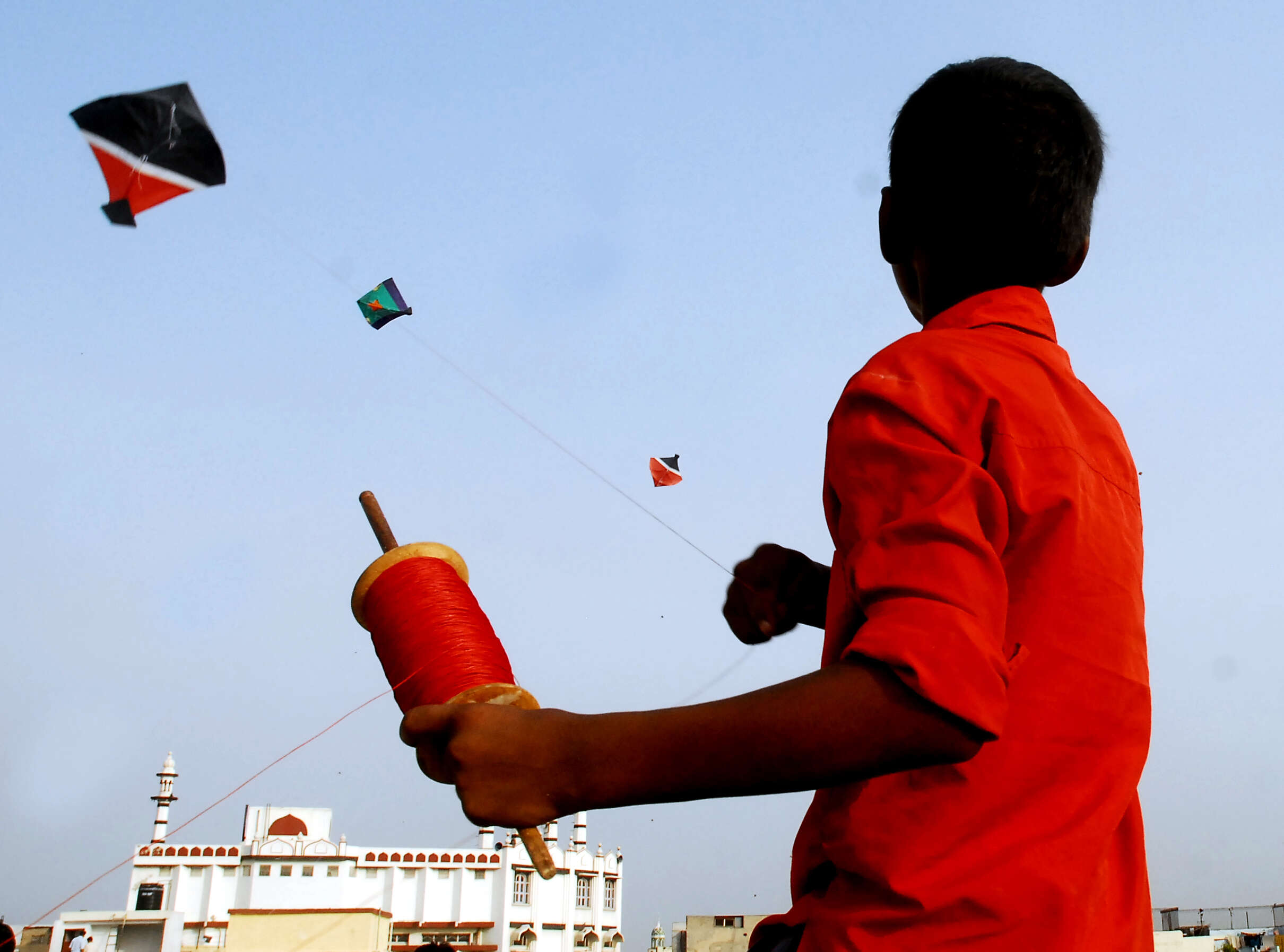 Experts caution speeding bikers about damage from kite string Pune