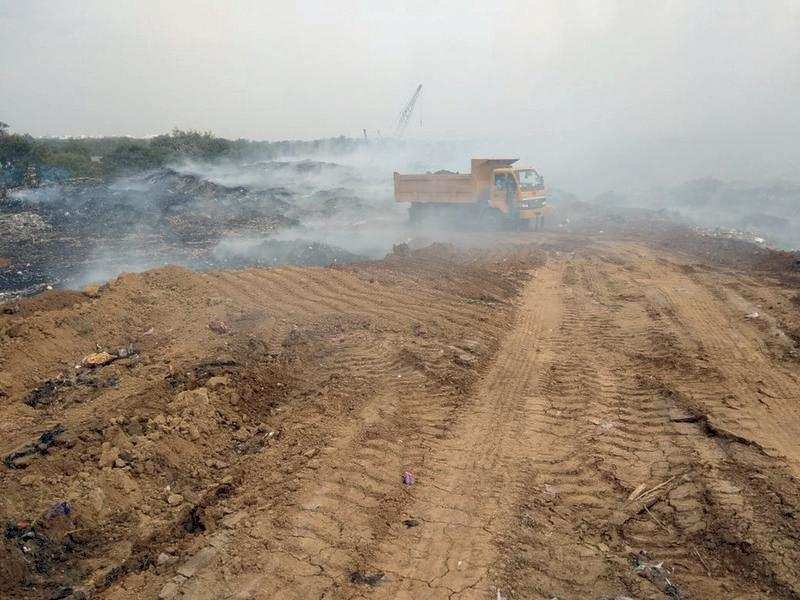 Fire in Jambuva landfill raises stink in neighbourhood | Vadodara News ...