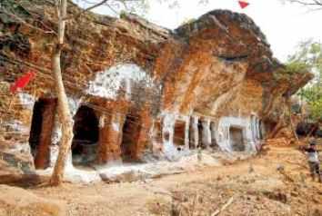 Cave temple of Adavi Somanapalli are located 22km away from Man thani in Bhupalapally