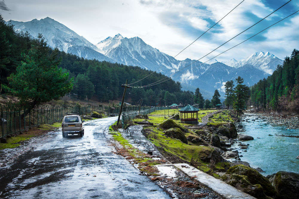 Jammu and Kashmir giving offers to tourists from Bengal