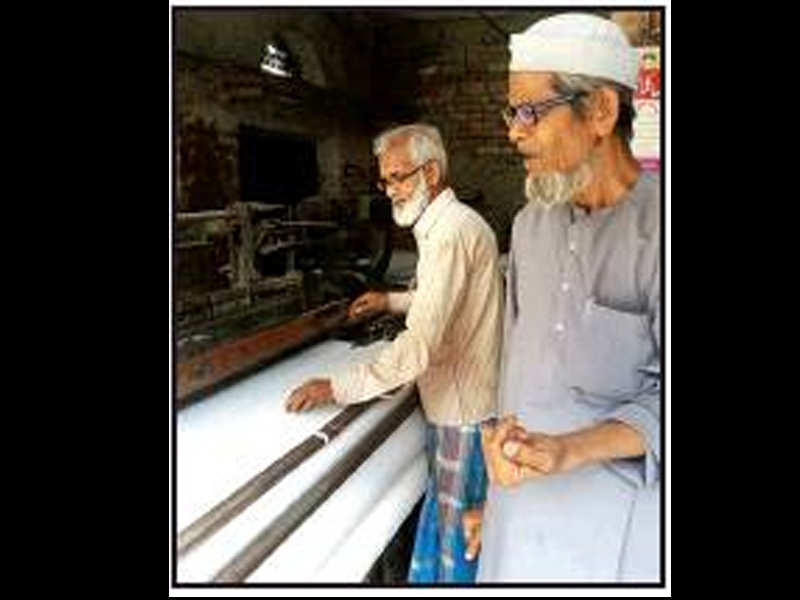 Gorakhpur weavers Hafiz Naseeruddin and Ibnul Hasan