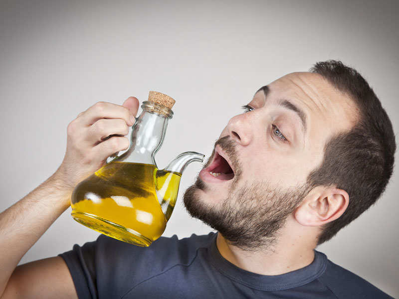 10 reasons why you must have a spoon of olive oil in the