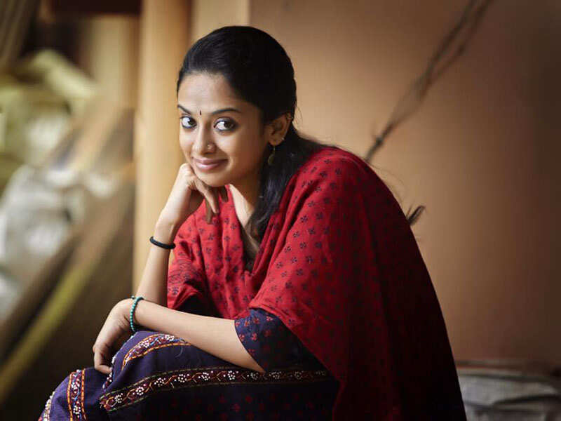 Gauthami Nair: Dulquer Salmaan's heroine Gauthami Nair 