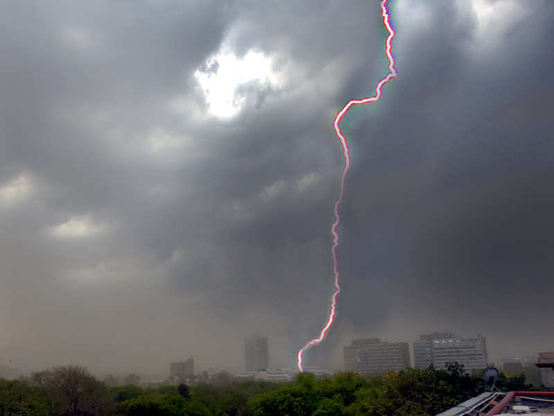 71 killed as lightning, thunderstorms lash UP, Andhra Pradesh, West Bengal and Delhi-NCR