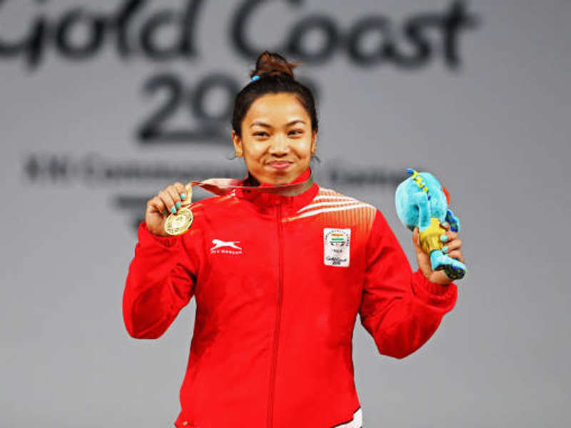 Mirabai Chanu celebrates on the podium after claiming the women's weightlifting gold at CWG 2018 (Getty Images)