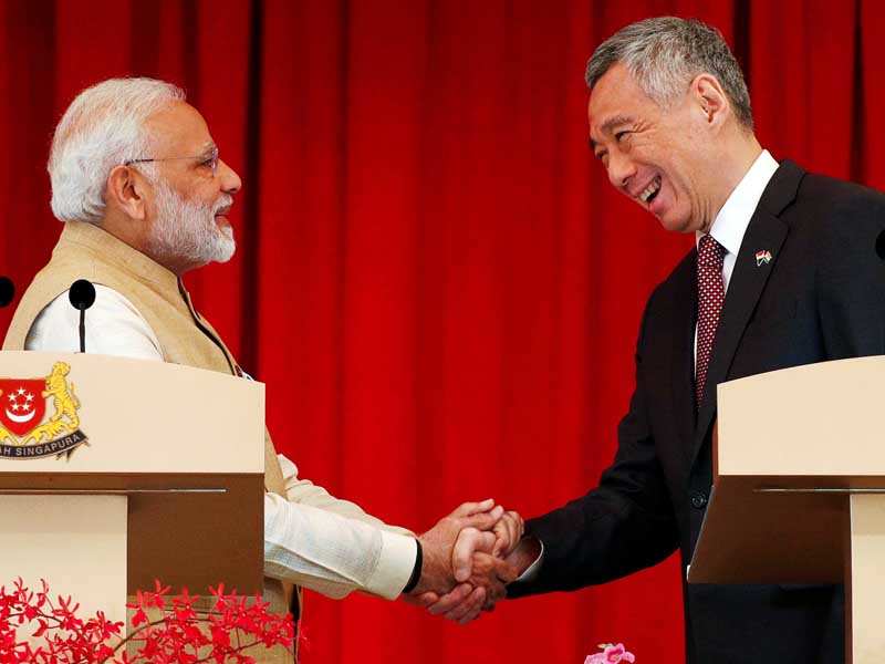PM Narendra Modi with Singaporen counterpart Lee Hsien Loong at the Istana in Singapore. (Reuters photo)