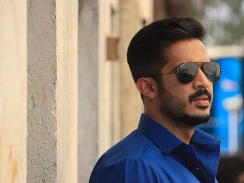 Anchor Ravi takes up the #HumFitTohIndiaFit challenge! - Times of India Anchor Ravi takes up the #HumFitTohIndiaFit challenge! - Times of India