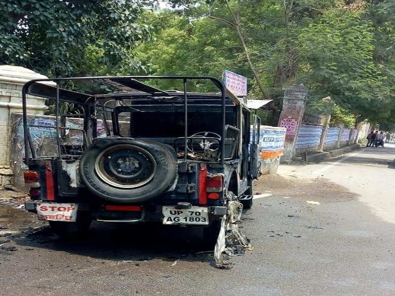 After around an hour of calm protest, things became violent as a group of unidentified youths torched a police jeep and a bike near the Diamond Jubilee hostel