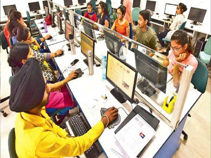 While city colleges have introduced online centralised admission, some of the educational institutes are yet to gear up to facilitate new students coming seeking assistance at college help desks
